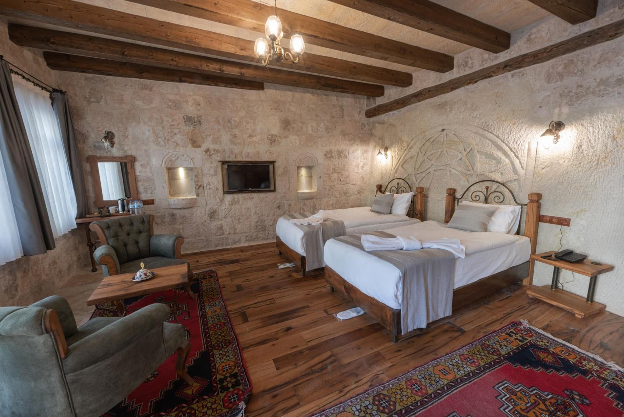 Sarnich Cave Suites - Image 3