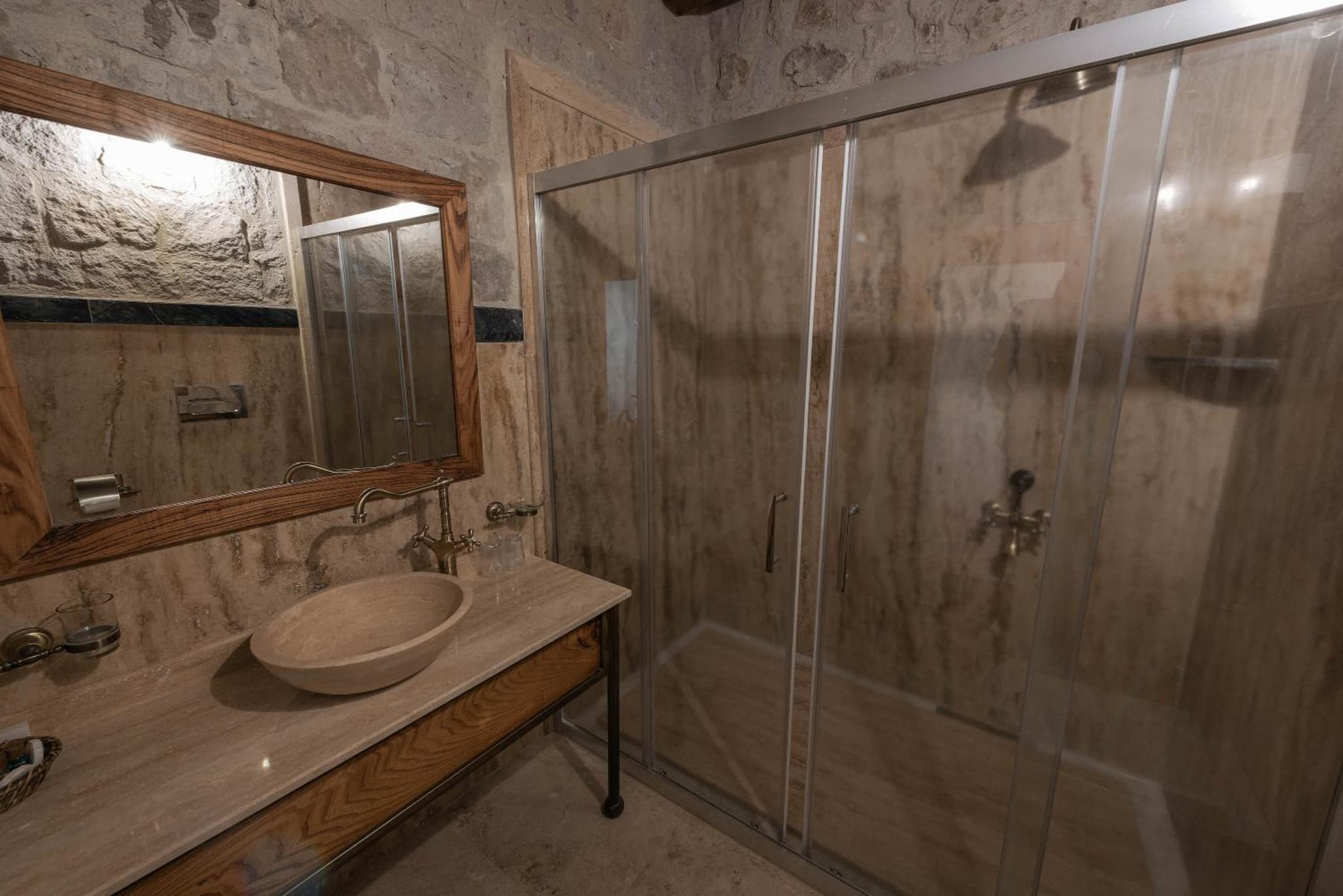 Sarnich Cave Suites - Image 4