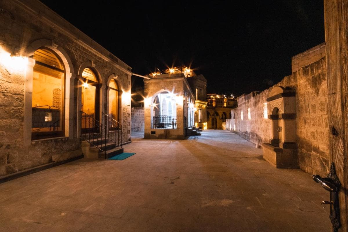 Sapphire Stone hotel - Image 1