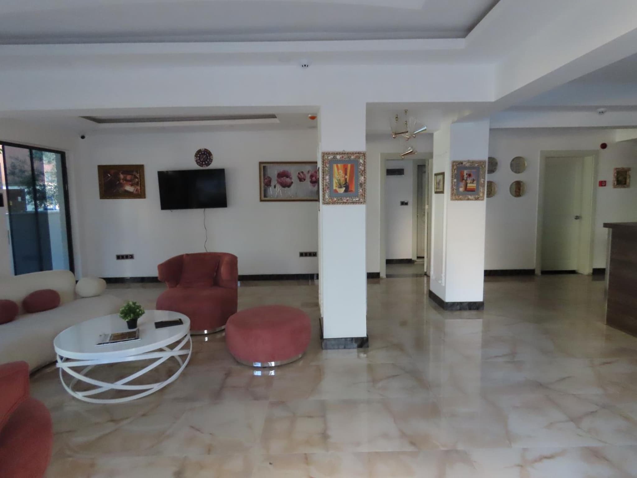 Kadeer Hotel - Image 1