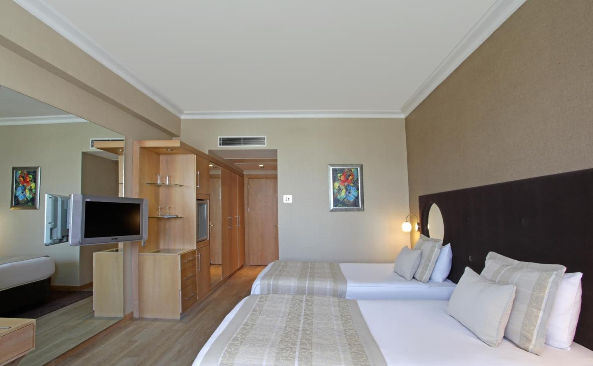 WOW Airport Hotel - Image 4