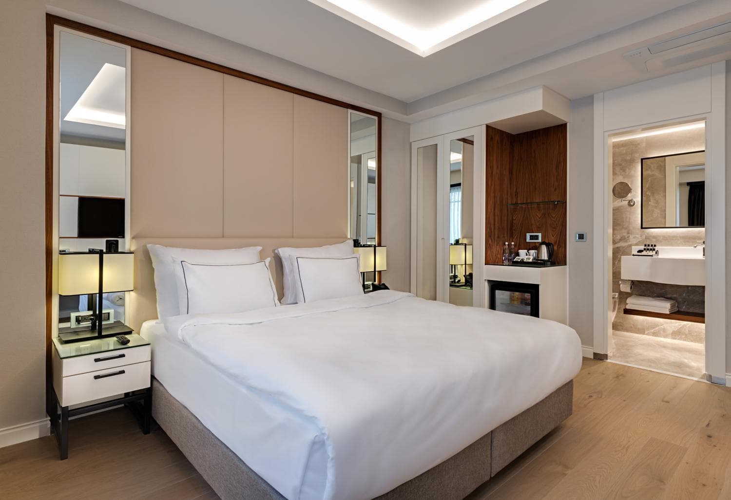 Gleam Collection Otel - Image 1