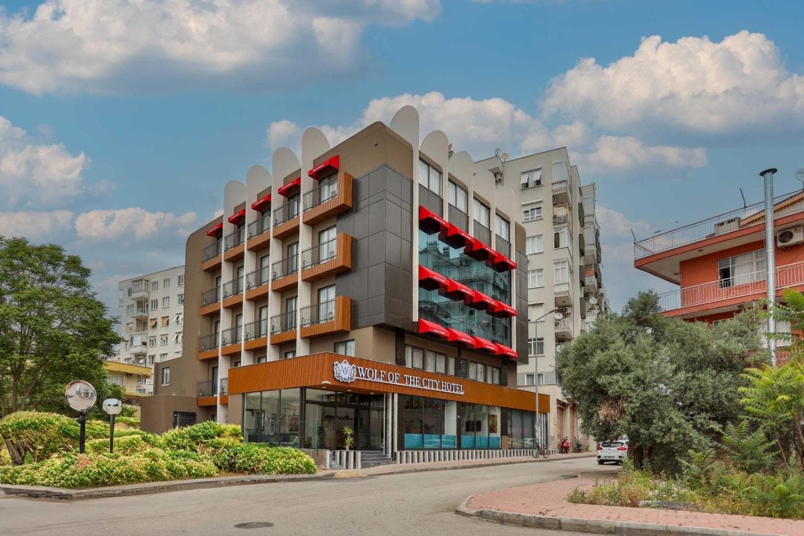 Wolf Of The City Otel - Image 1
