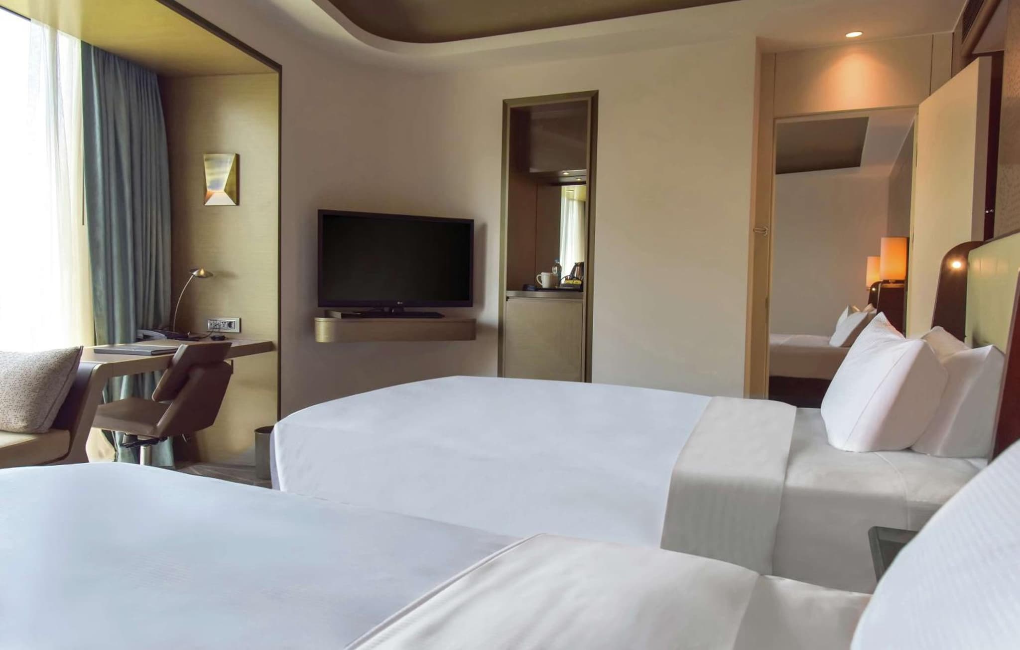 Hilton Istanbul Kozyatagi - Image 2
