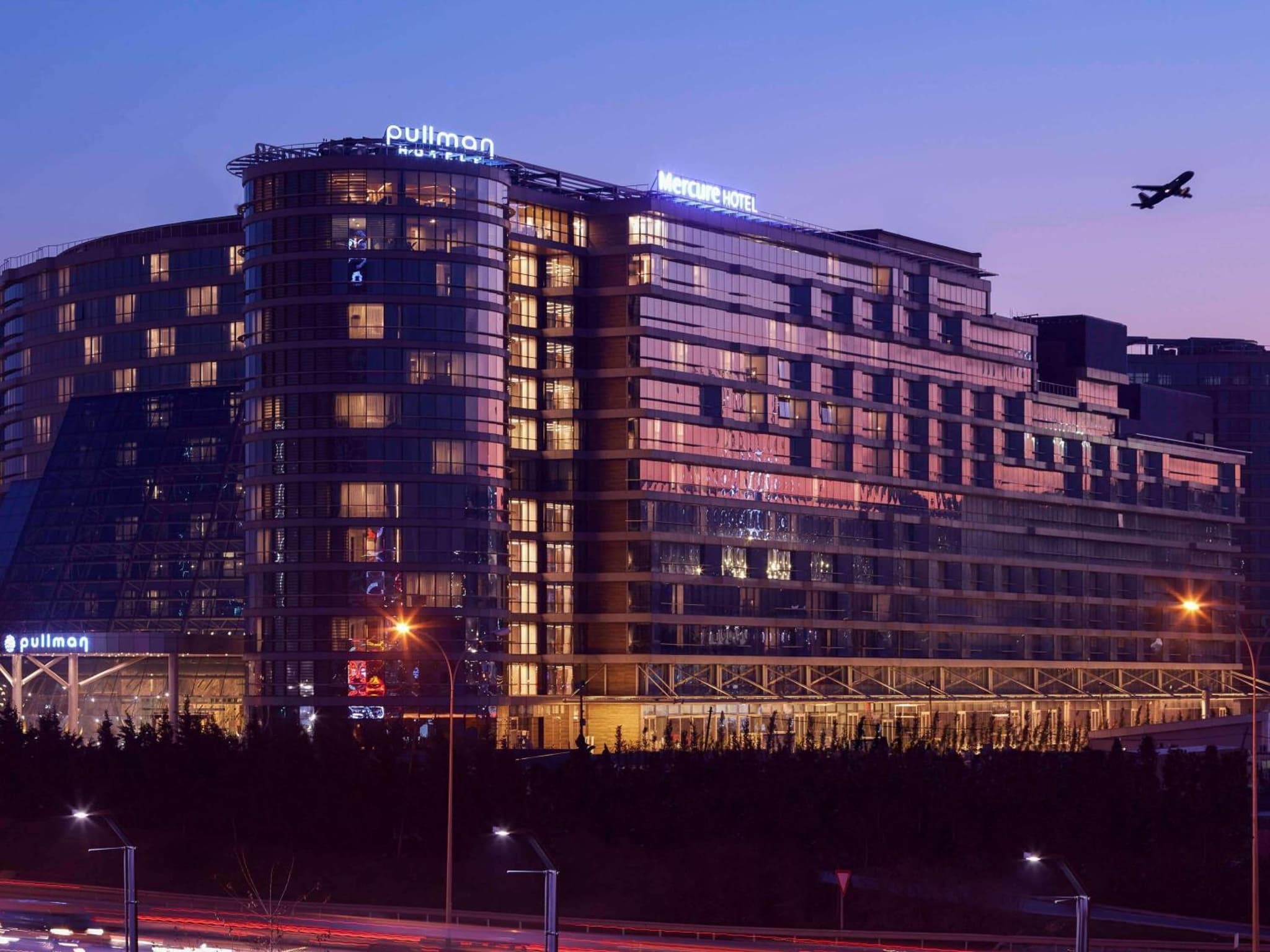Pullman İstanbul Otel & Kongre Merkezi - Image 1