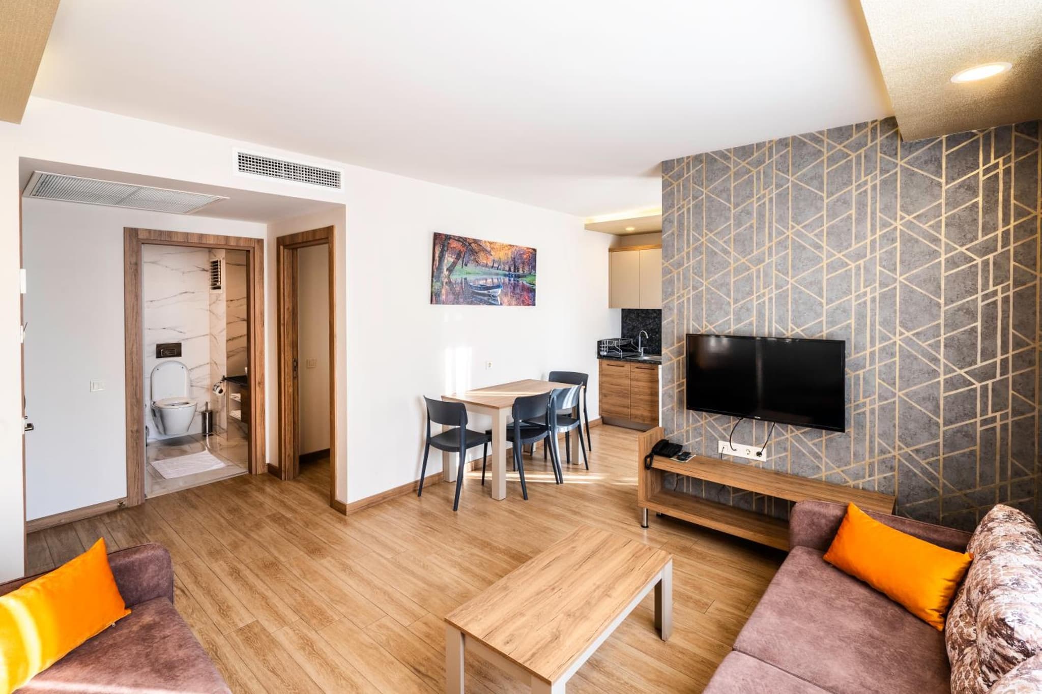 Golden World Suite Hotel - Image 4
