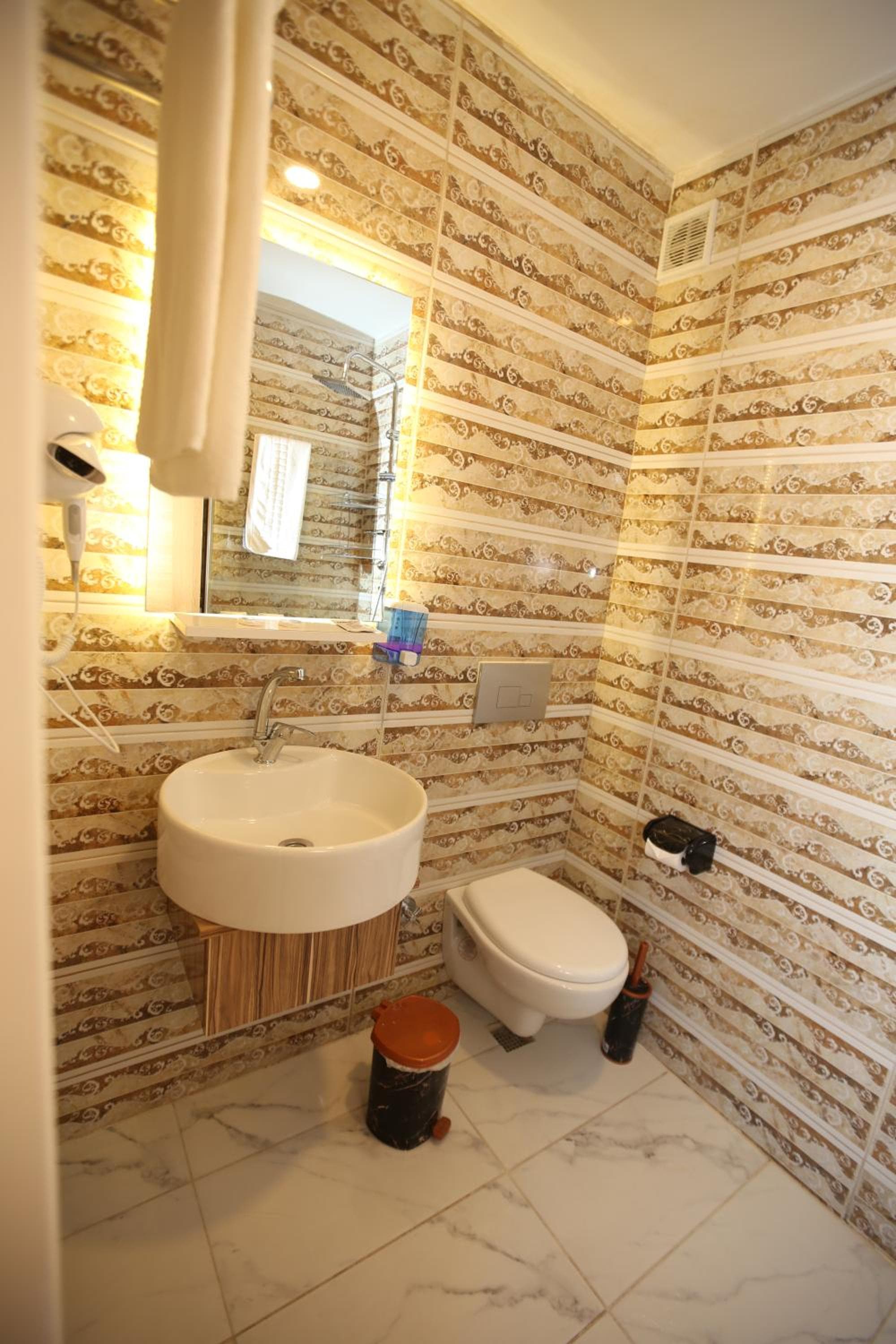 SENYOR GARDEN HOTEL - Image 4