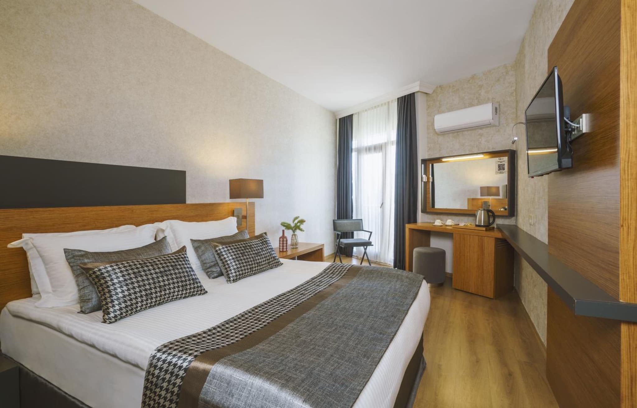 Qinn Otel - Image 2