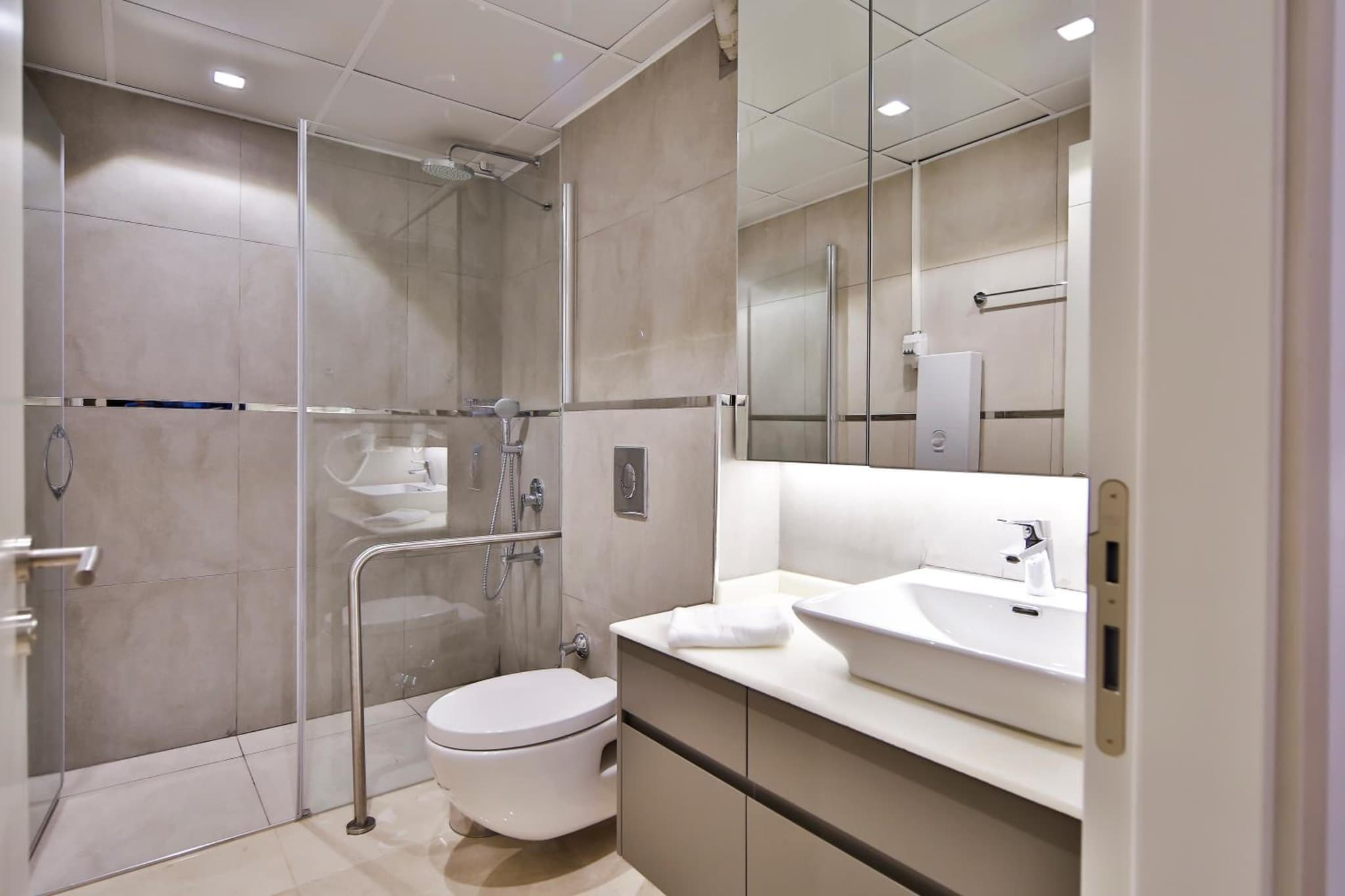 MENE SUITES - Image 4