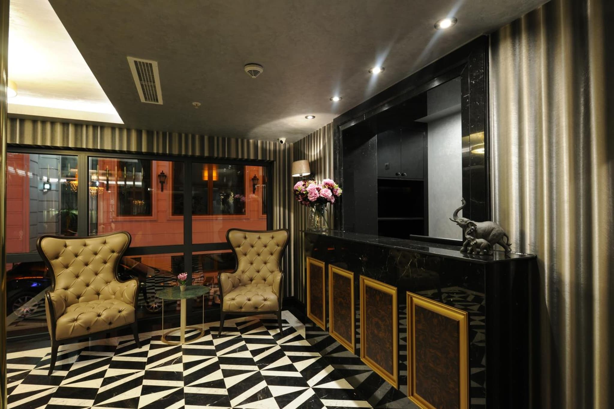 Le Petit Palace Hotel - Special Category - Image 3