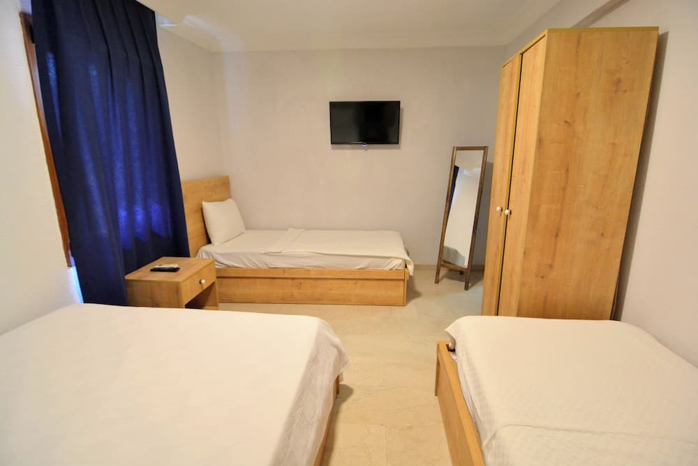Ados Hotel - Image 2