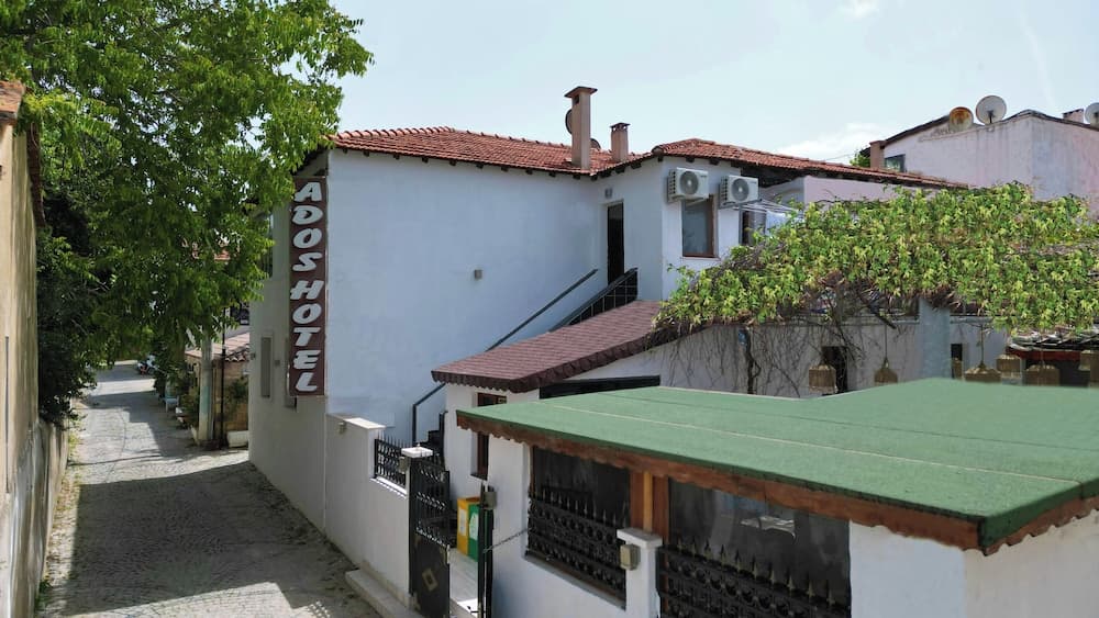 Ados Hotel - Image 1