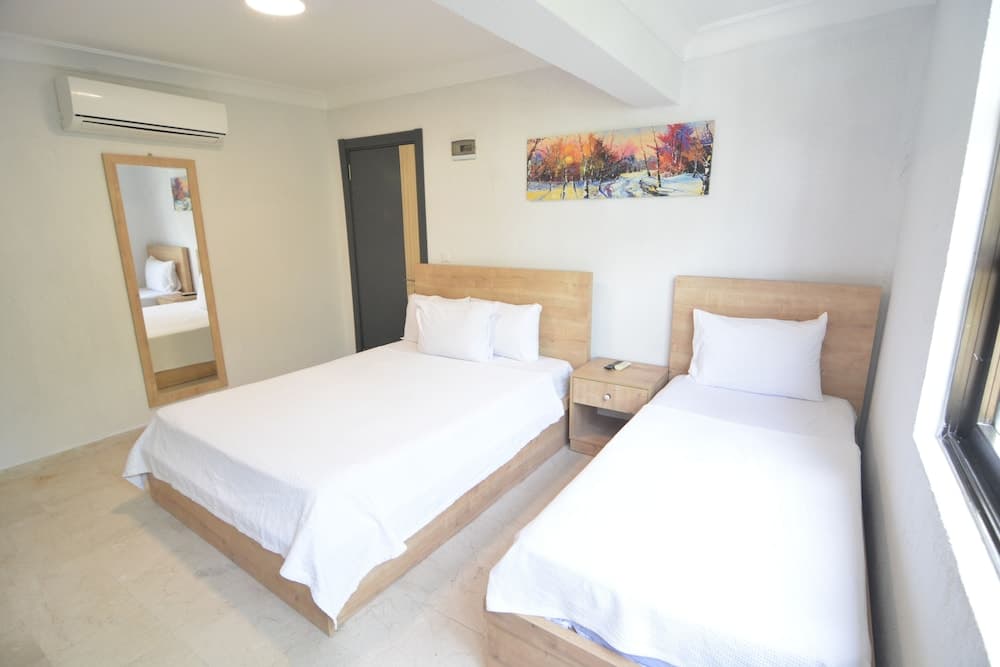 Ados Hotel - Image 4