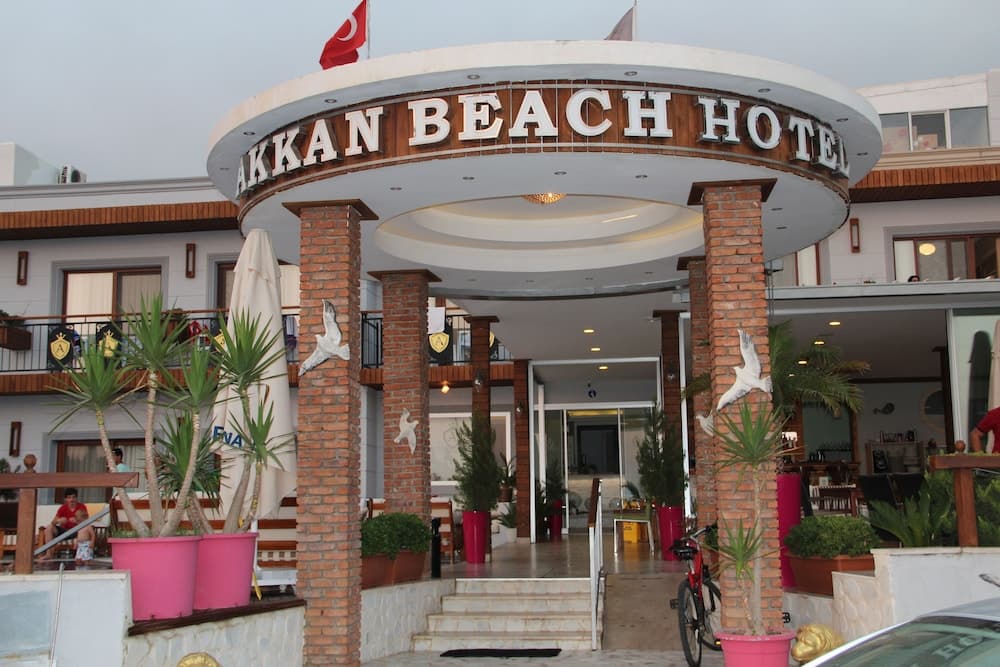 Akkan Beach Hotel - Image 1