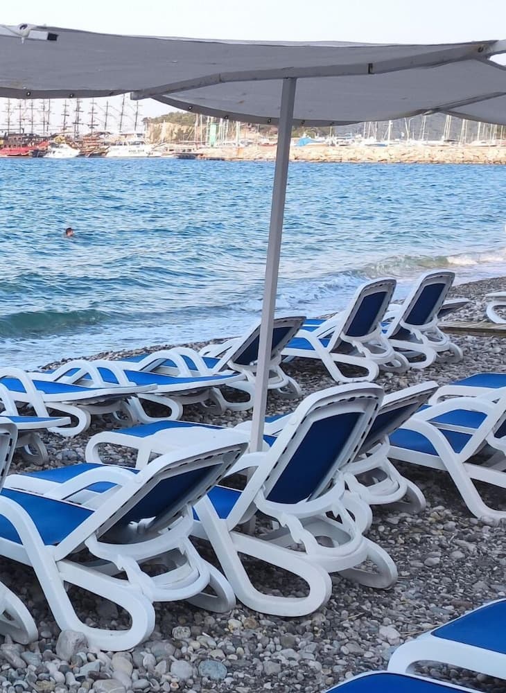 Romeo Beach Hotel - Image 1
