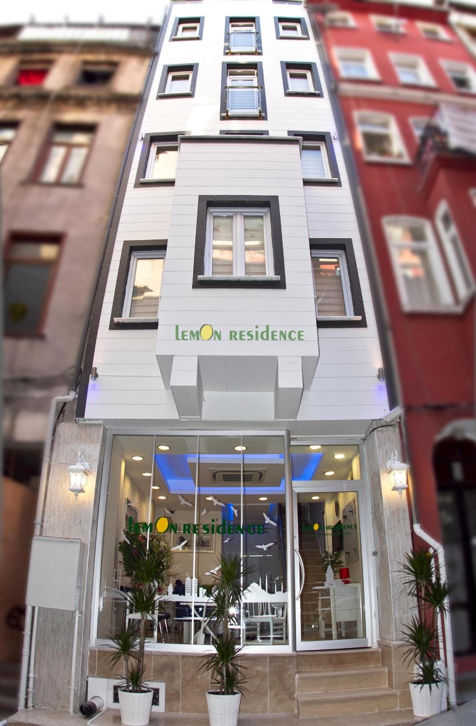 Lemon Residence - Image 1