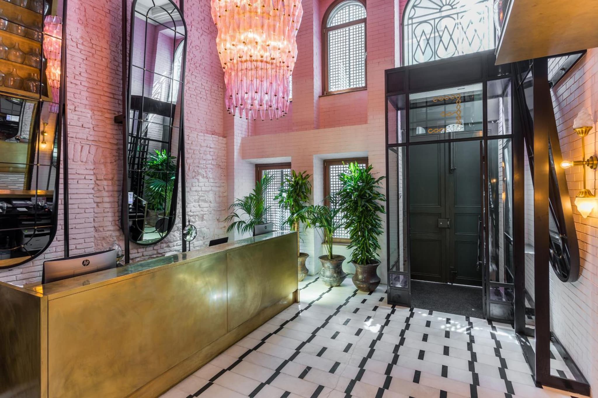 Room Mate Emir - Image 2