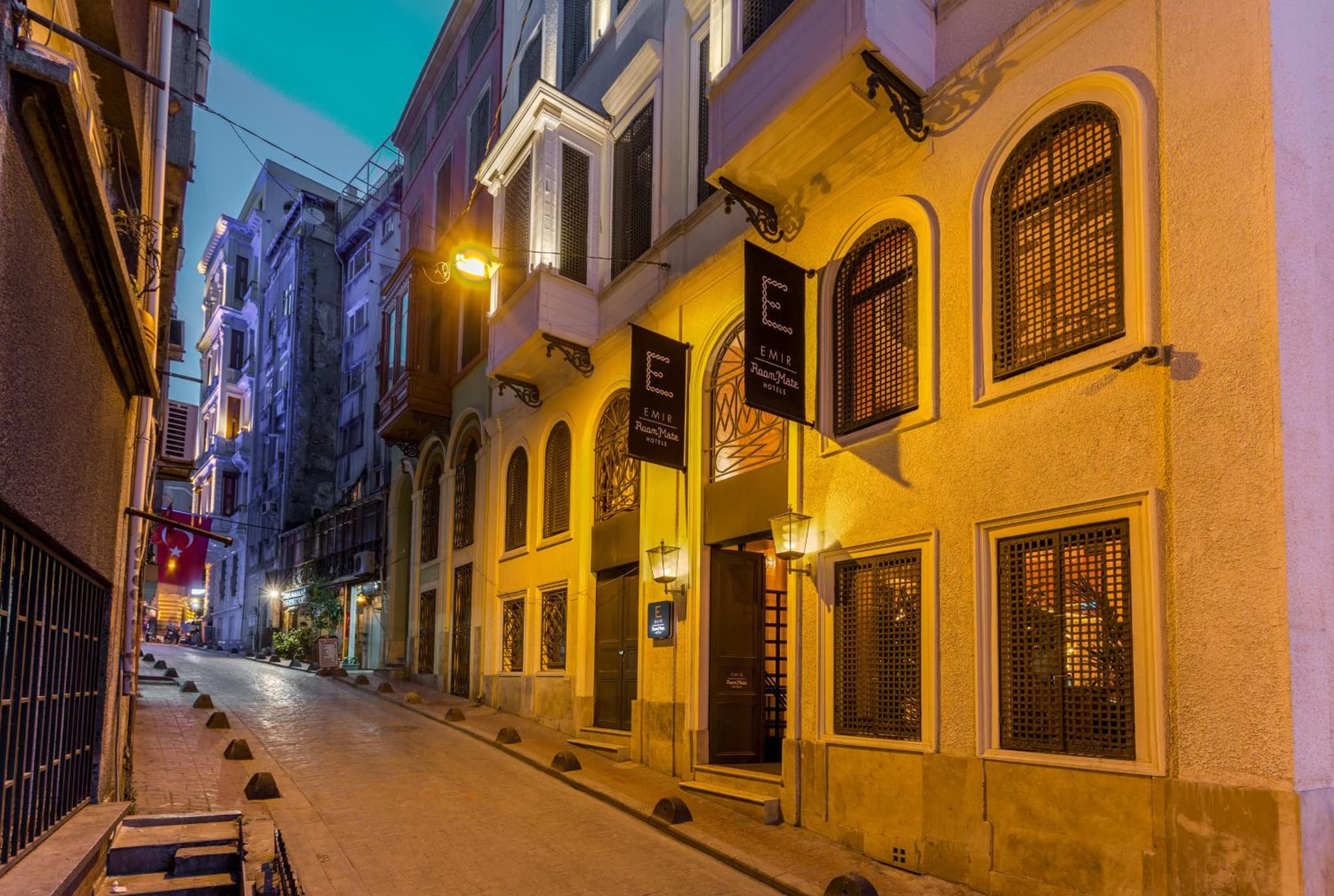 Room Mate Emir - Image 1