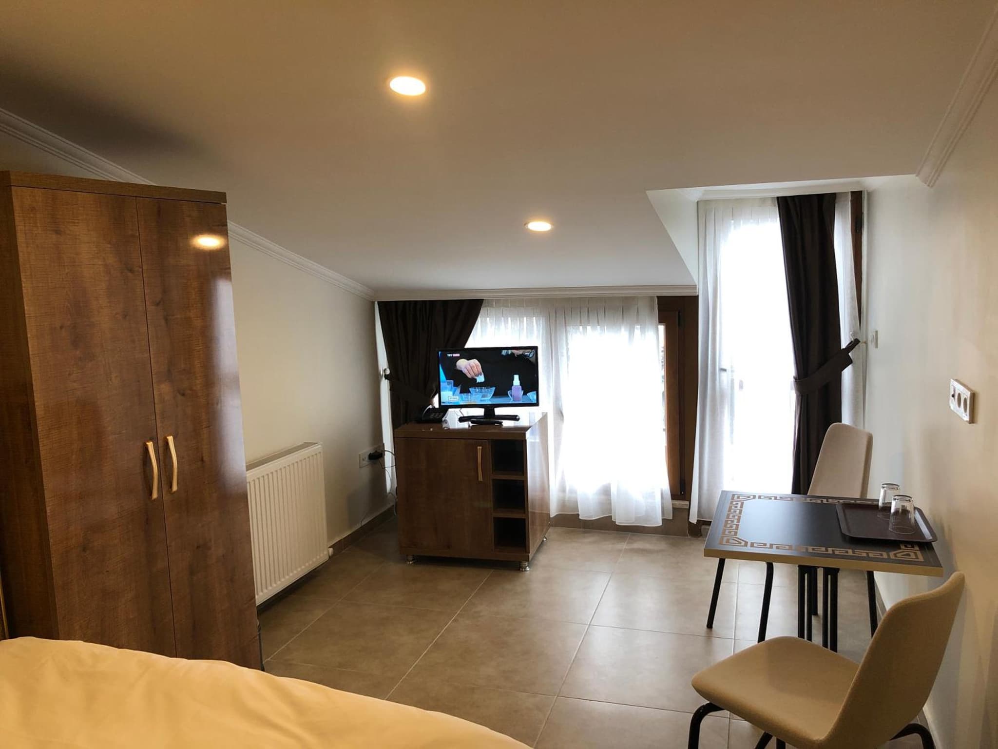 Real Life Otel - Image 1