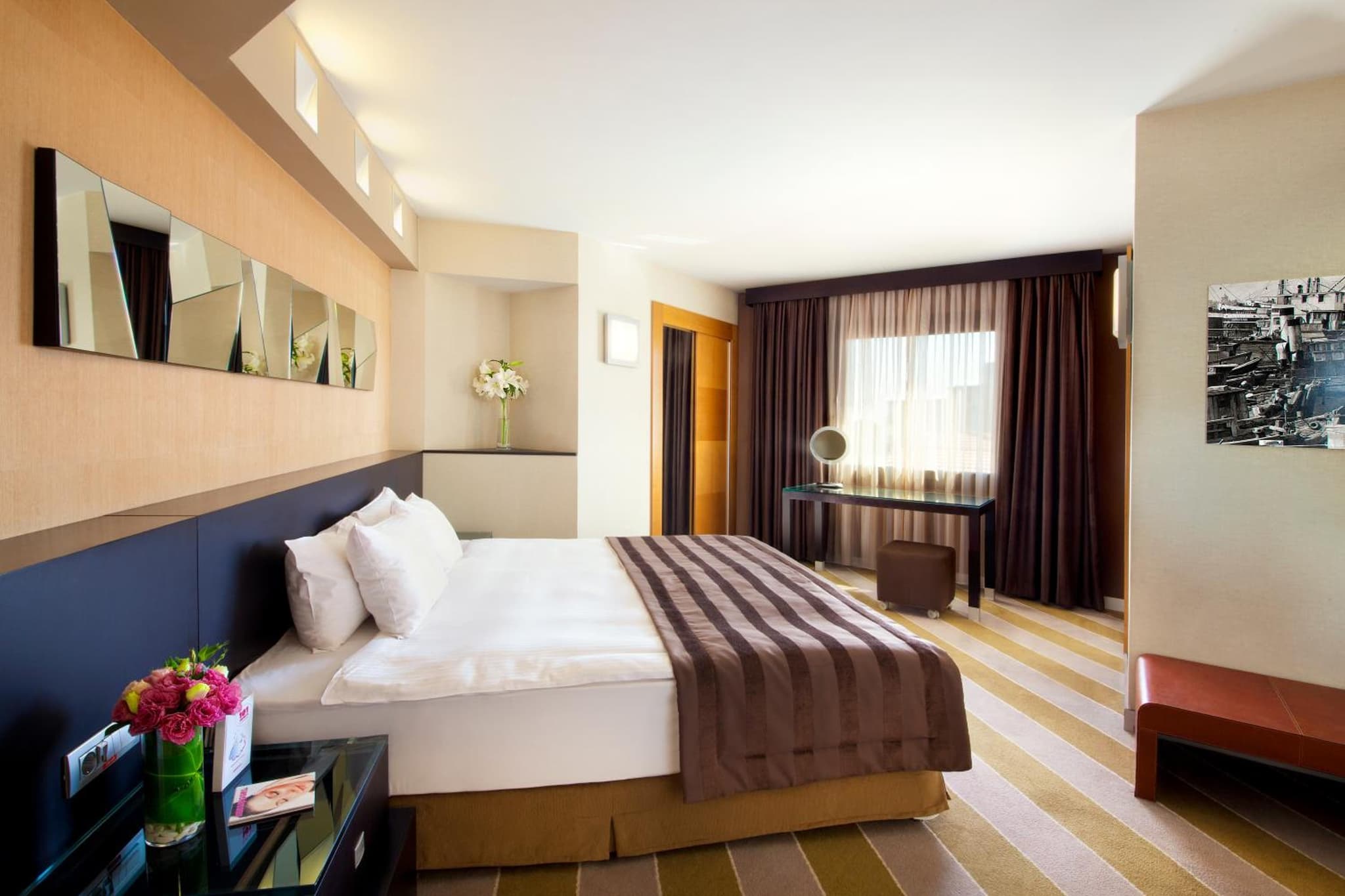 Point Hotel Taksim - Image 2