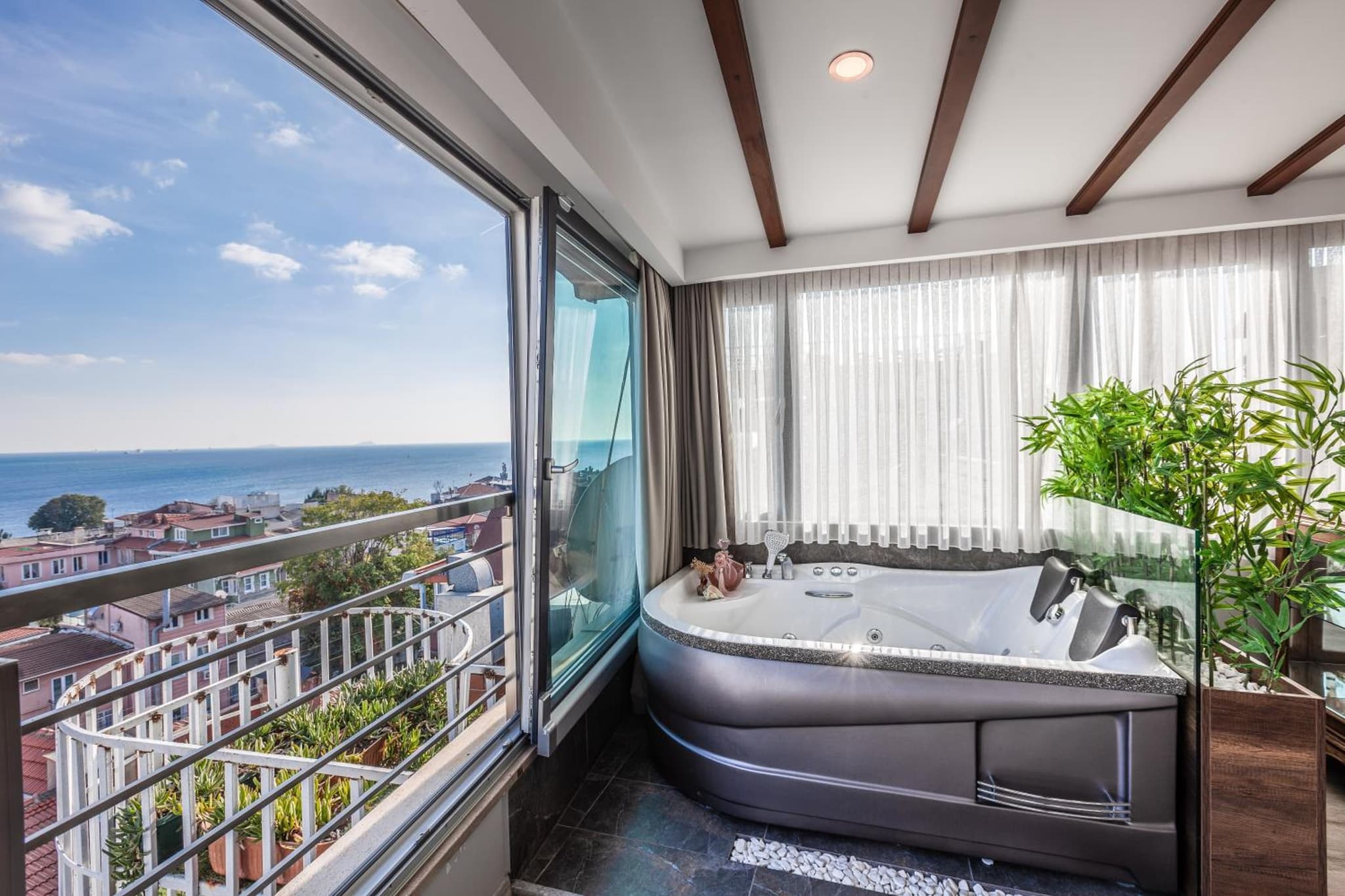 Romantic Hotel Istanbul - Image 3