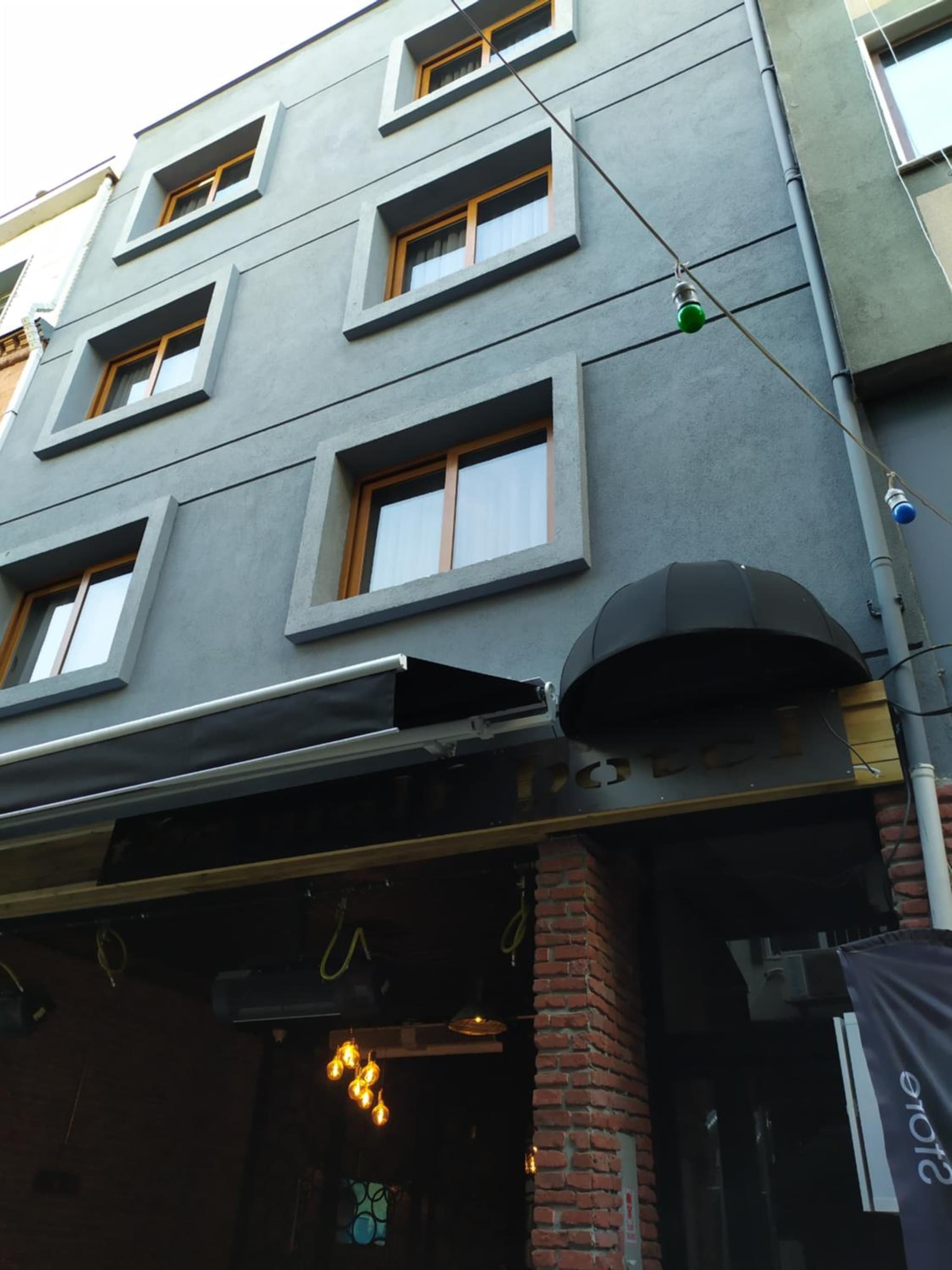 The Wolf Otel - Image 1