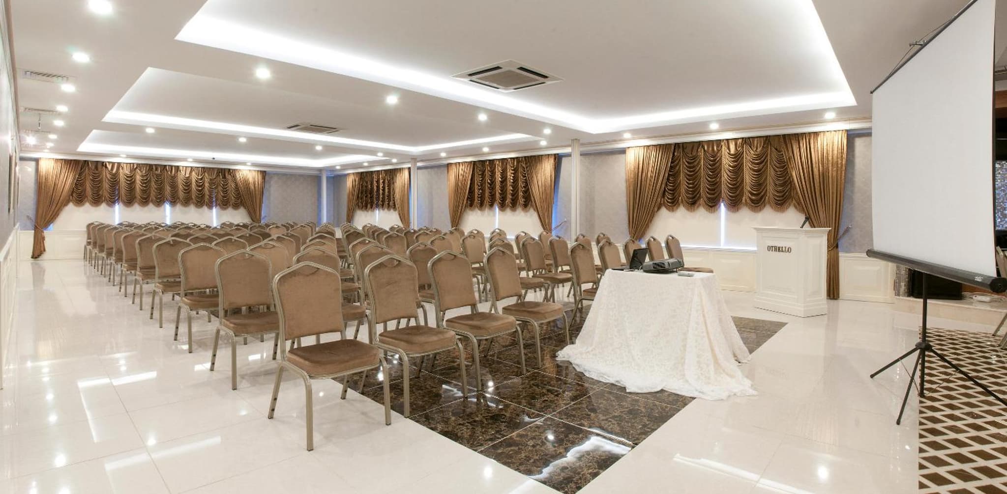 Othello Hotel - Image 1