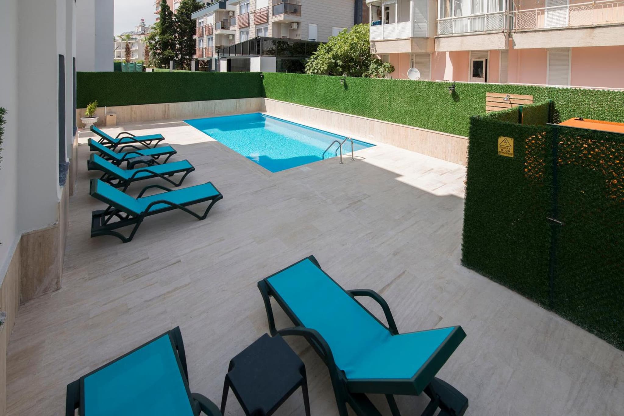 Pure Blanche Hotel - Image 2