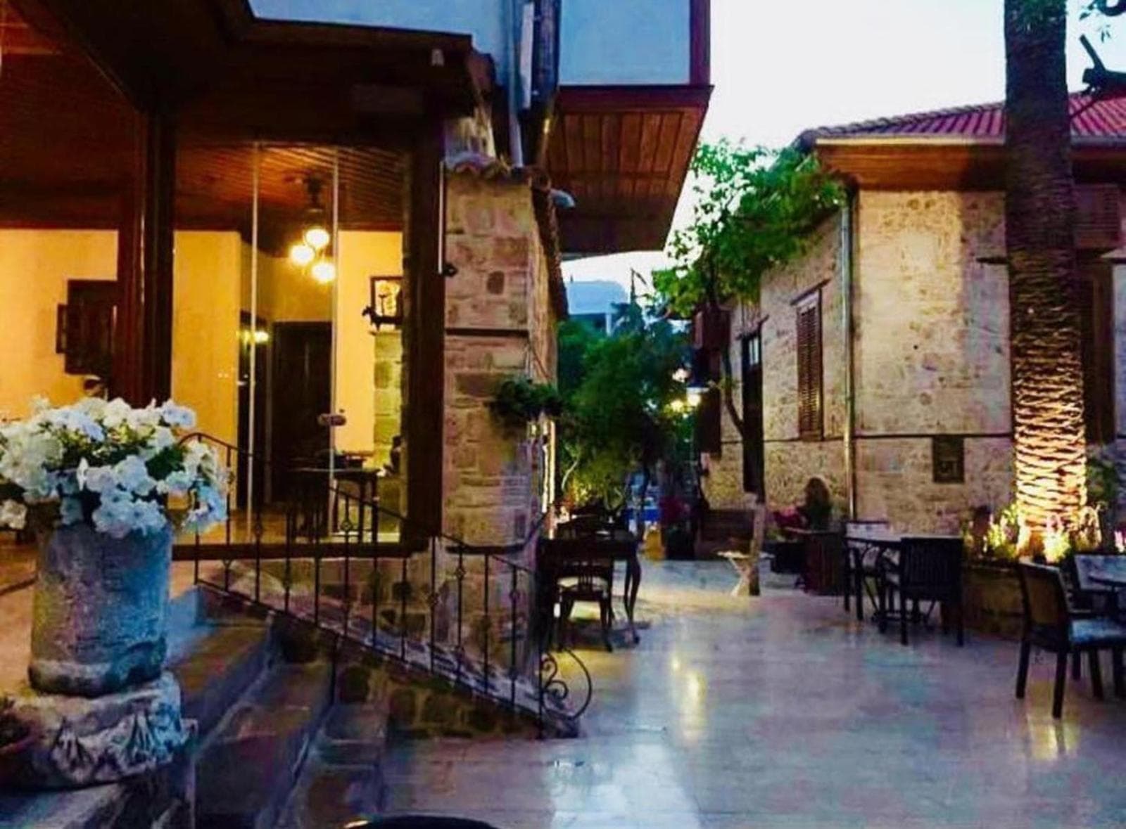 White Garden Hotel-Adult Only - Image 2