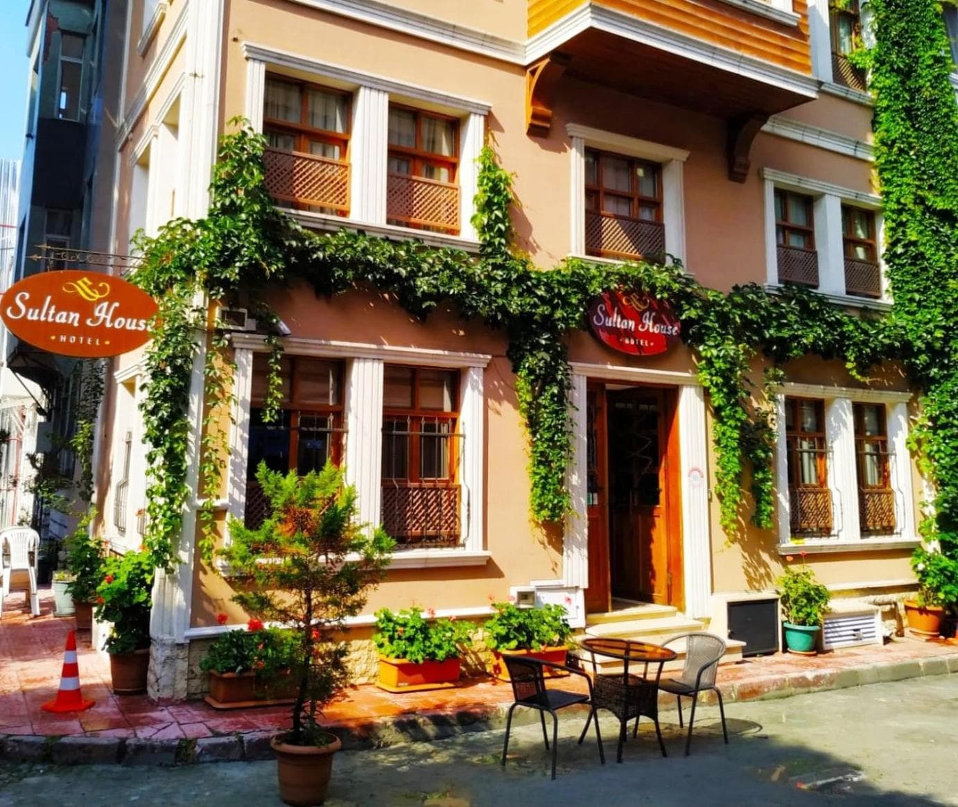 Sultan House - Image 1