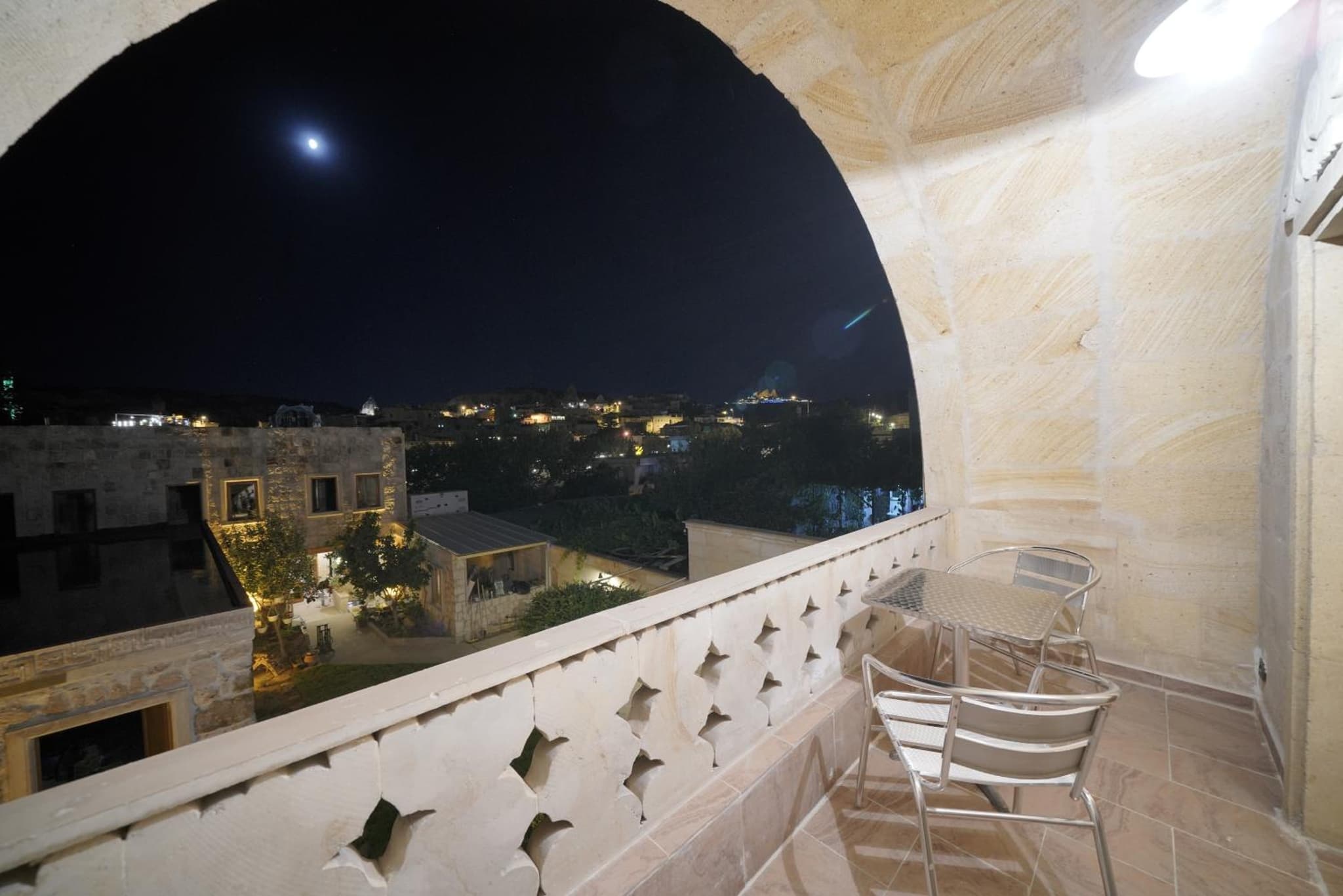 Walnut House Otel - Image 3