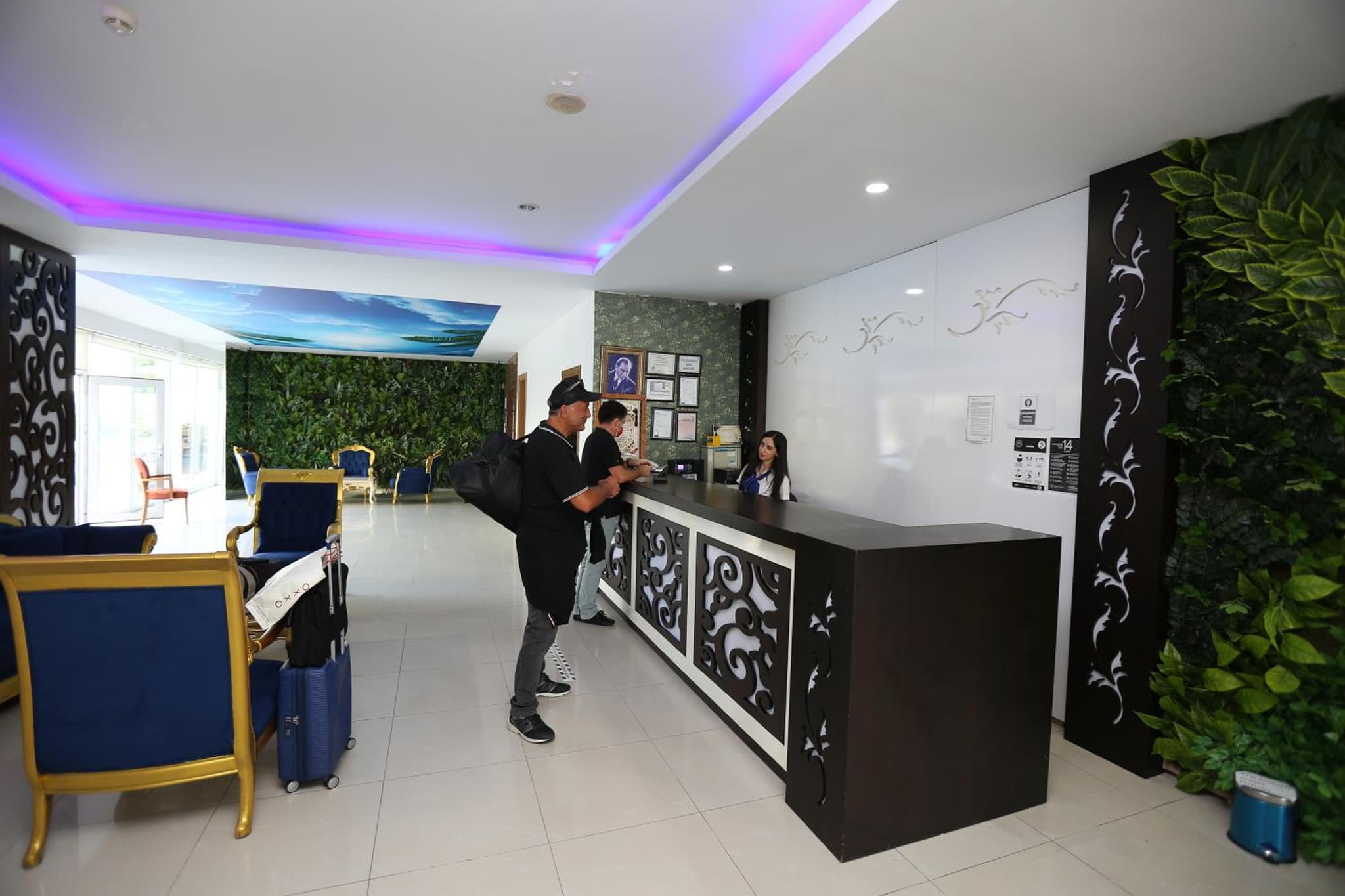 Kristal Beach Hotel - Image 1