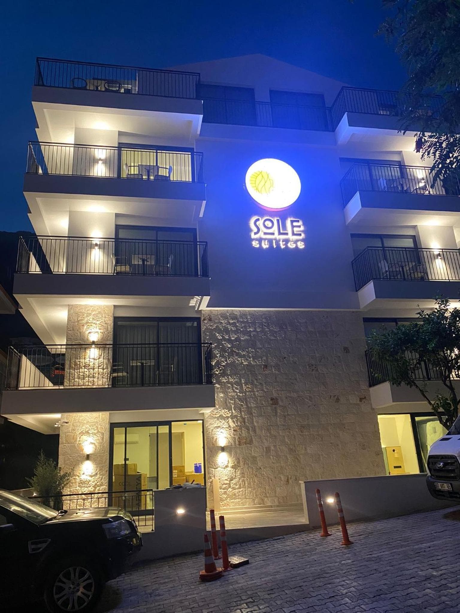 Sole Süitler - Image 1