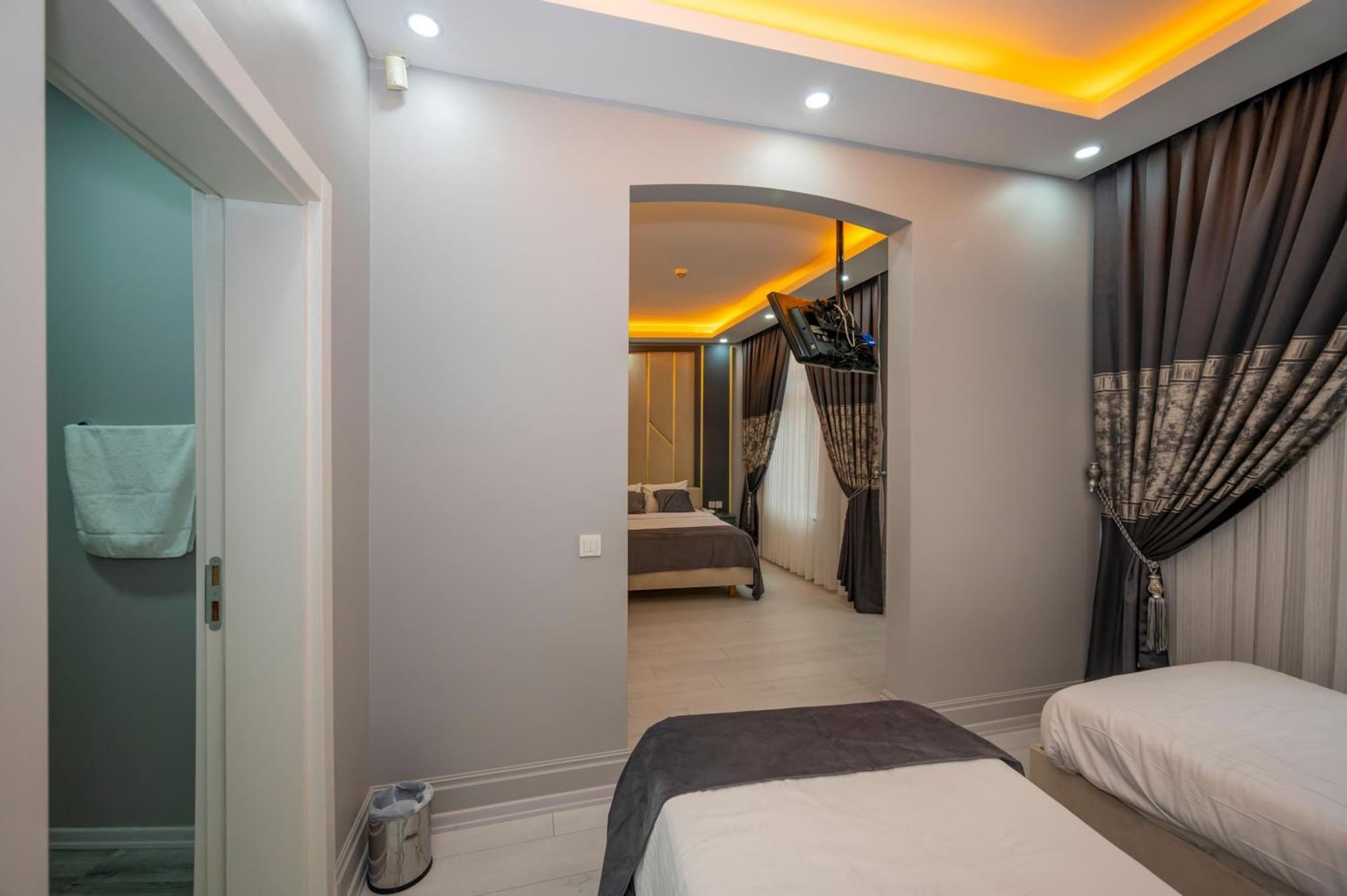 Hotel Next2 becomes Next2 Otel. - Image 3