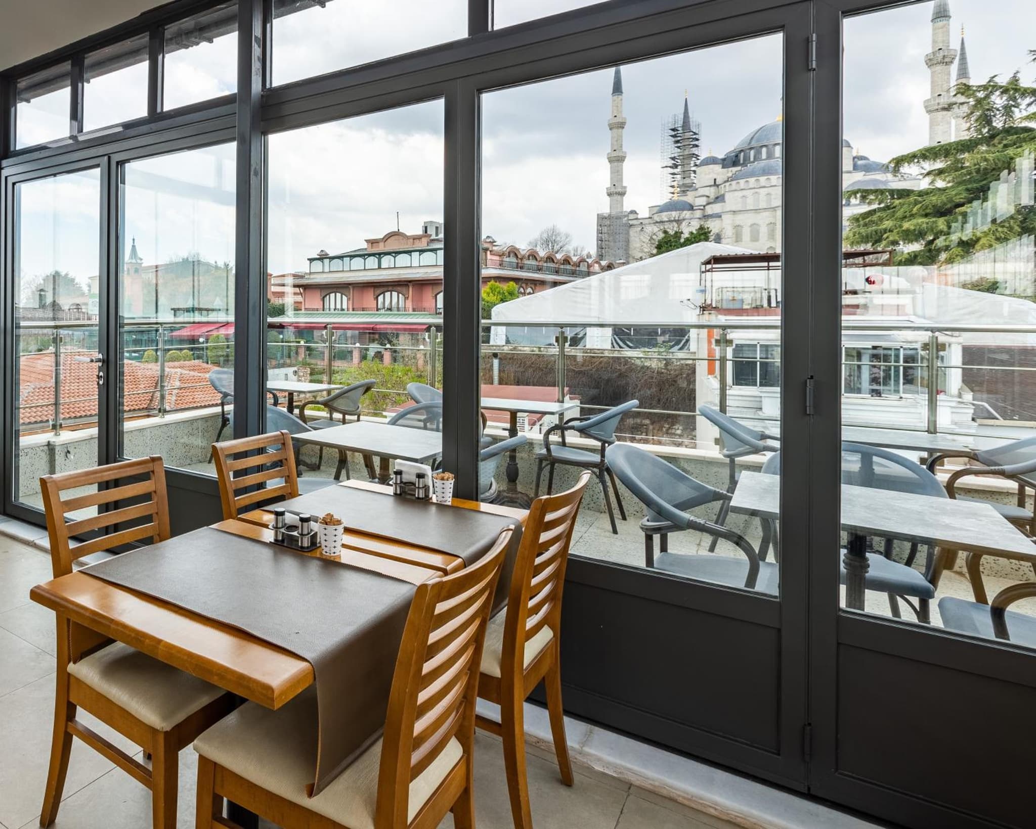 Seraglio Otel & Süitler - Image 4