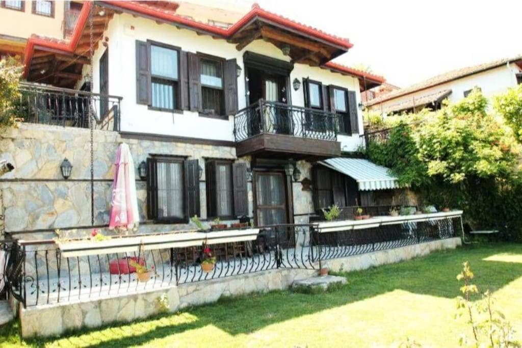 Escape to History in a Stunning Stone House with Garden and Sea View in the Heart of Alanya fotoğrafı