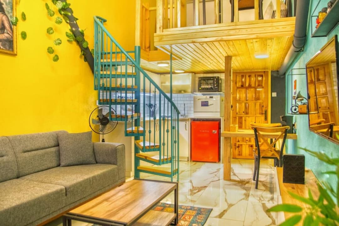 Central and Colorful Studio Flat in Alsancak fotoğrafı