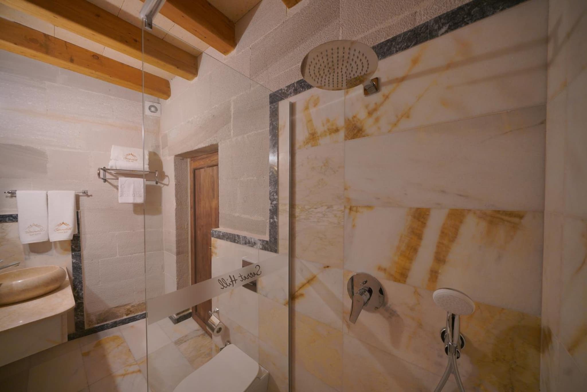 Secret Hill Cave Suites - Image 4