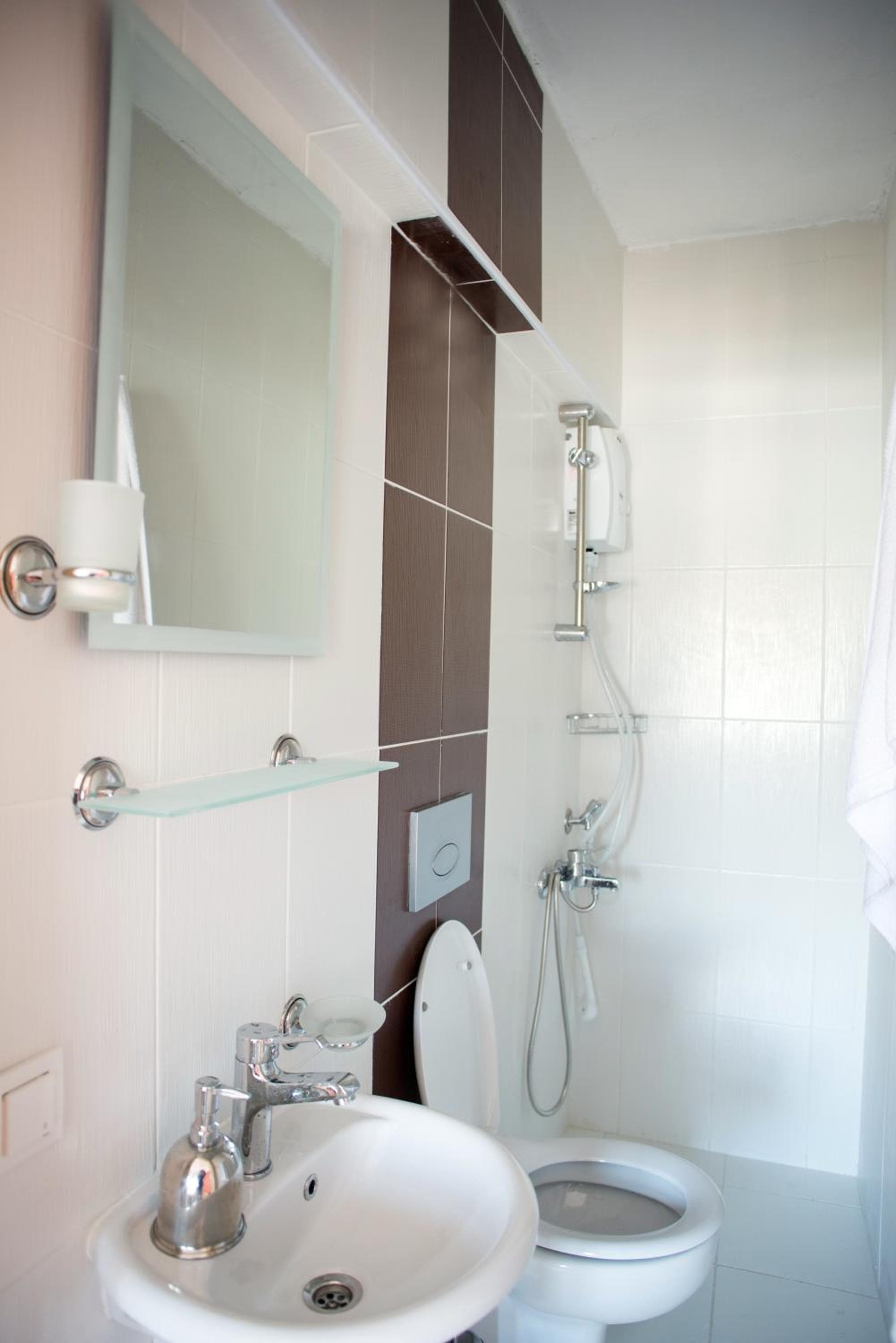 El Camino Yurt & Pub - Image 4