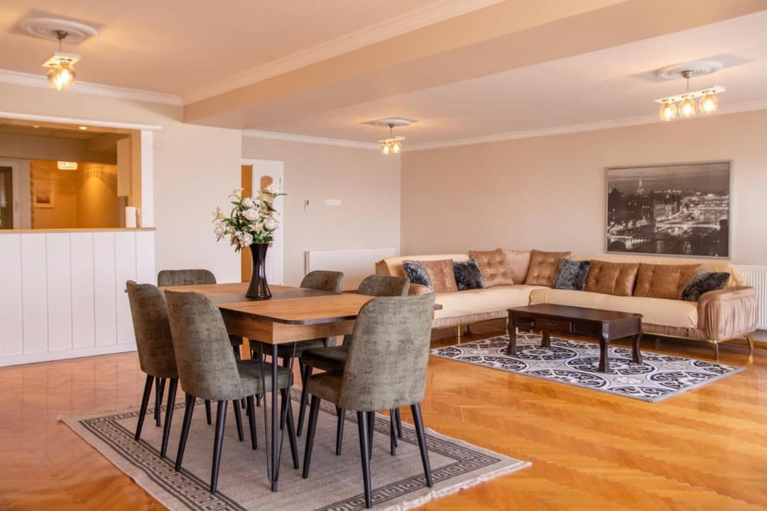 Spacious Flat with Sea View in İzmir Karsiyaka fotoğrafı