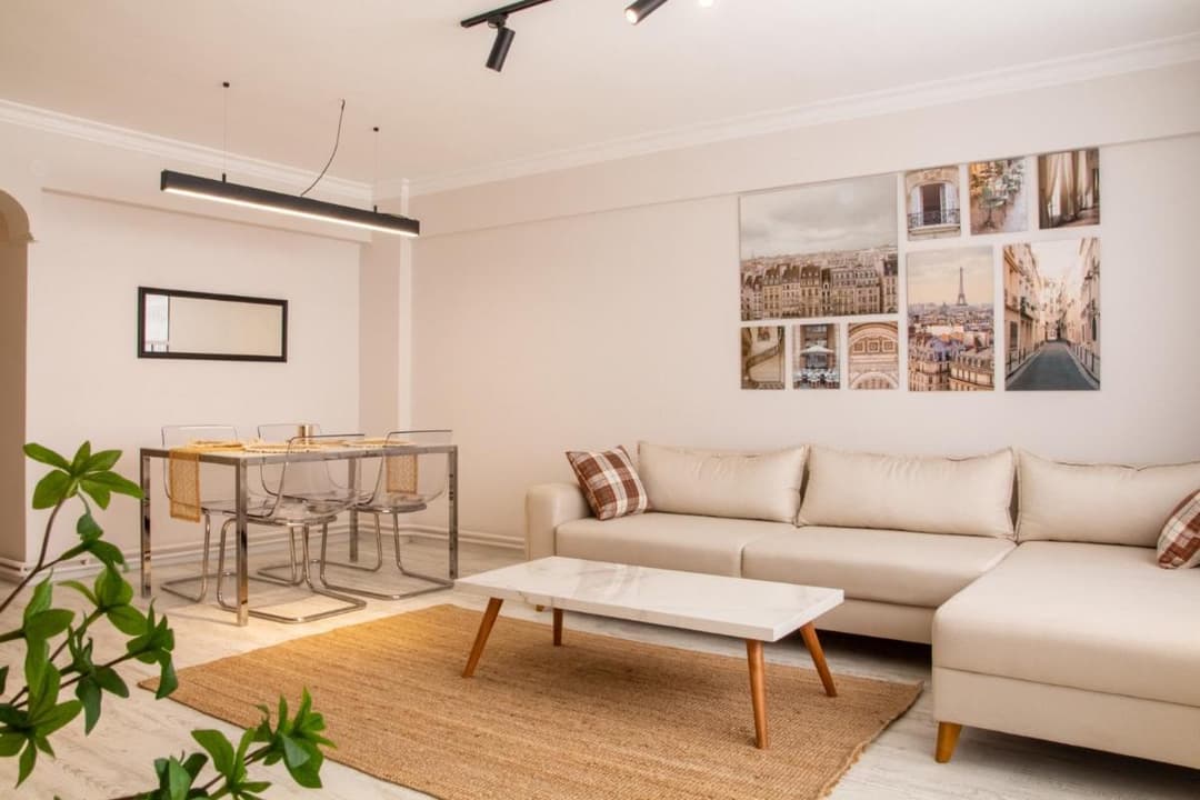 Gorgeous Flat with Balcony in Izmir Konak fotoğrafı