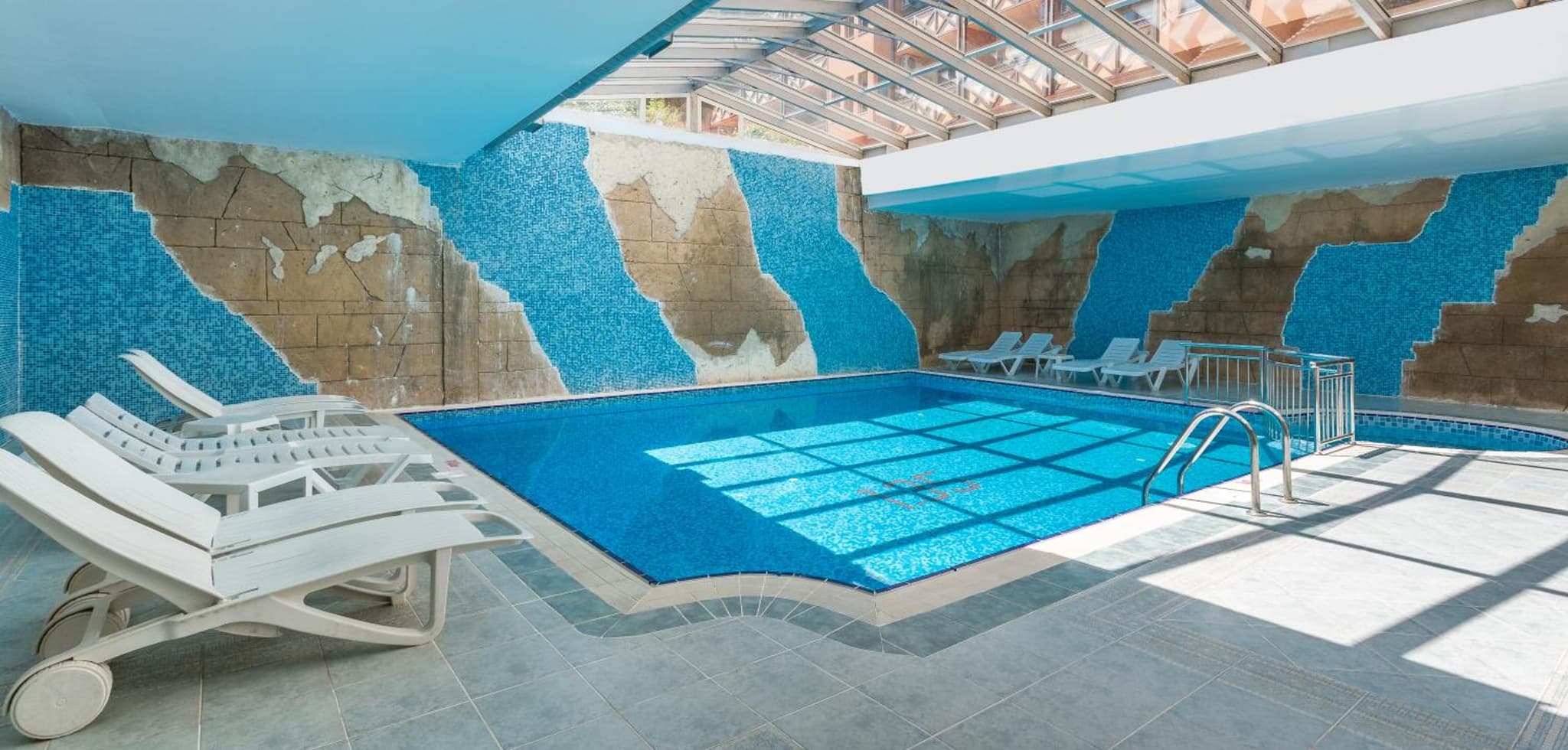 Villa Side Hotel - Image 2