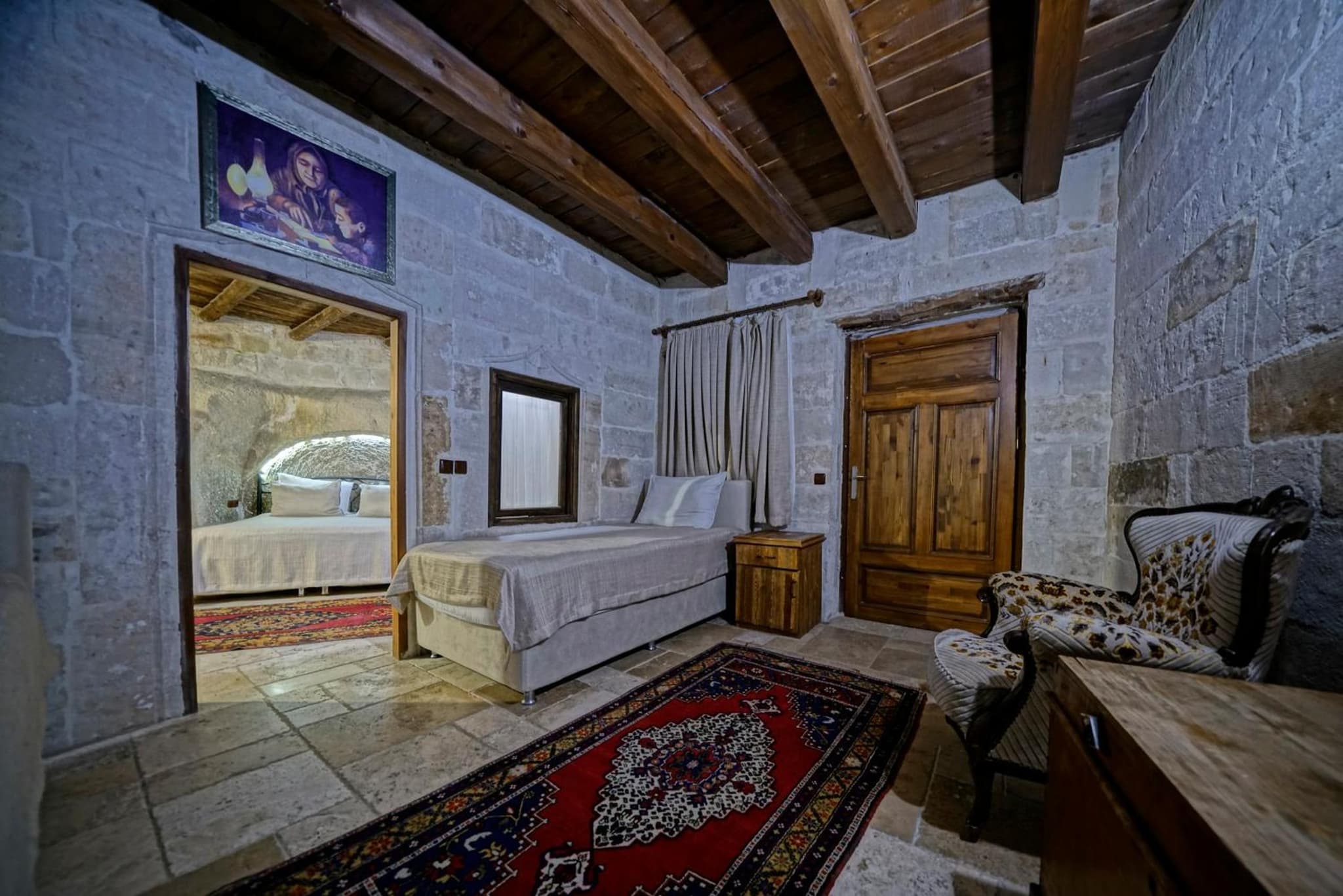 Holiday Cave Hotel - Image 1