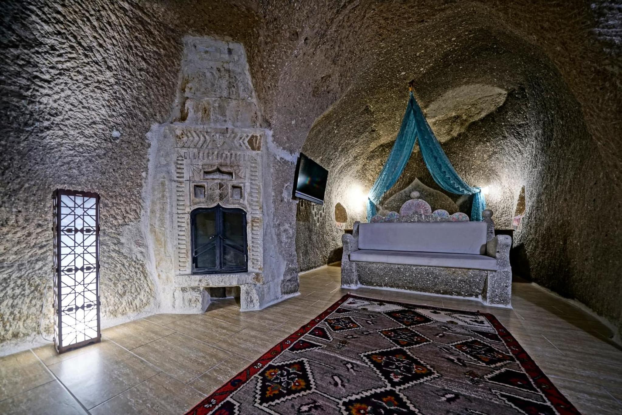 Holiday Cave Hotel - Image 4