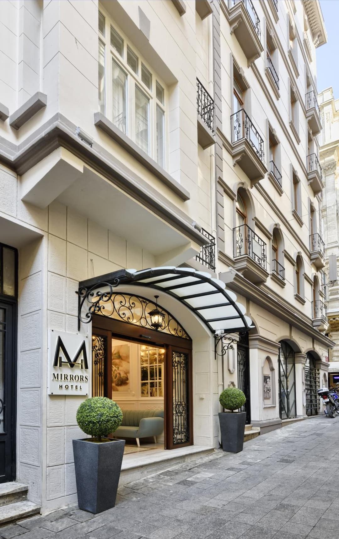 Mirrors Otel fotoğrafı