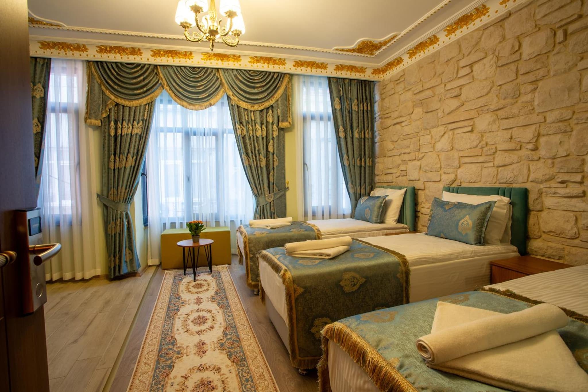 Sayina Hotel - Image 2