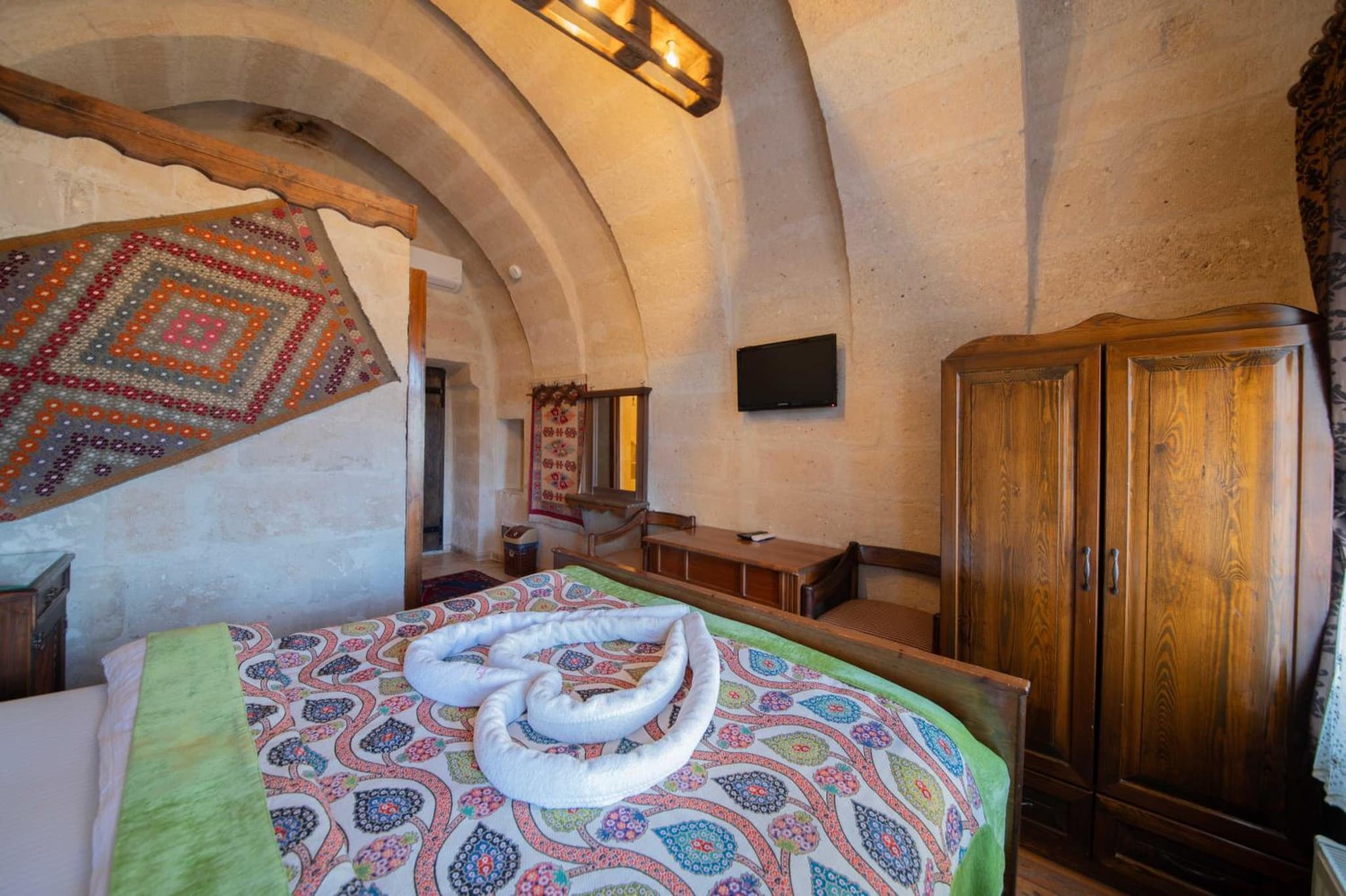 Safran Cave Hotel - Image 3