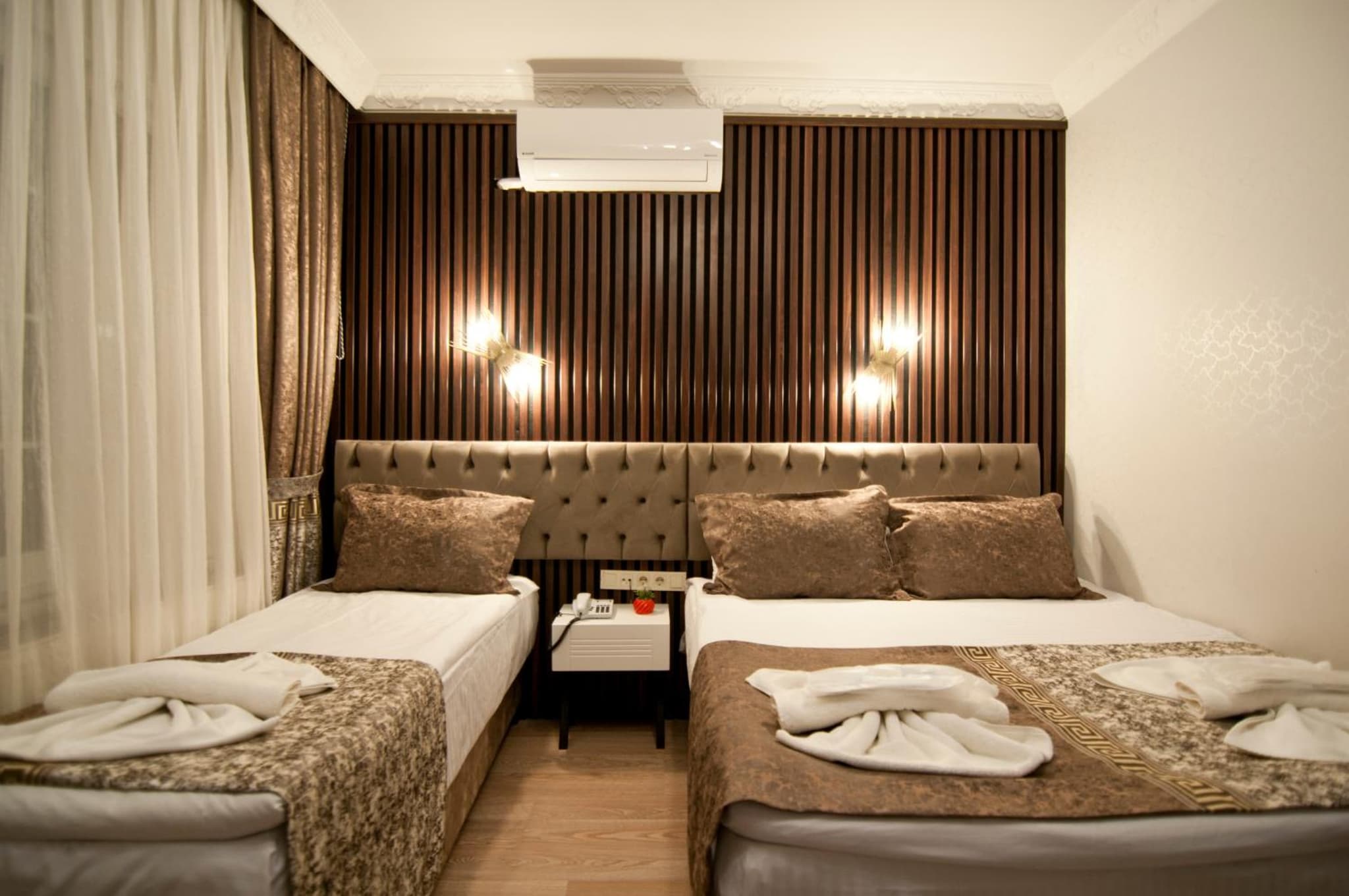 Hotel Broken Column - Image 2