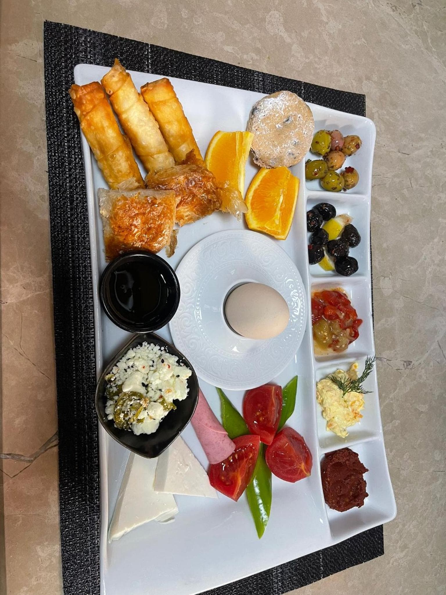 DEWY HOTEL - Image 2