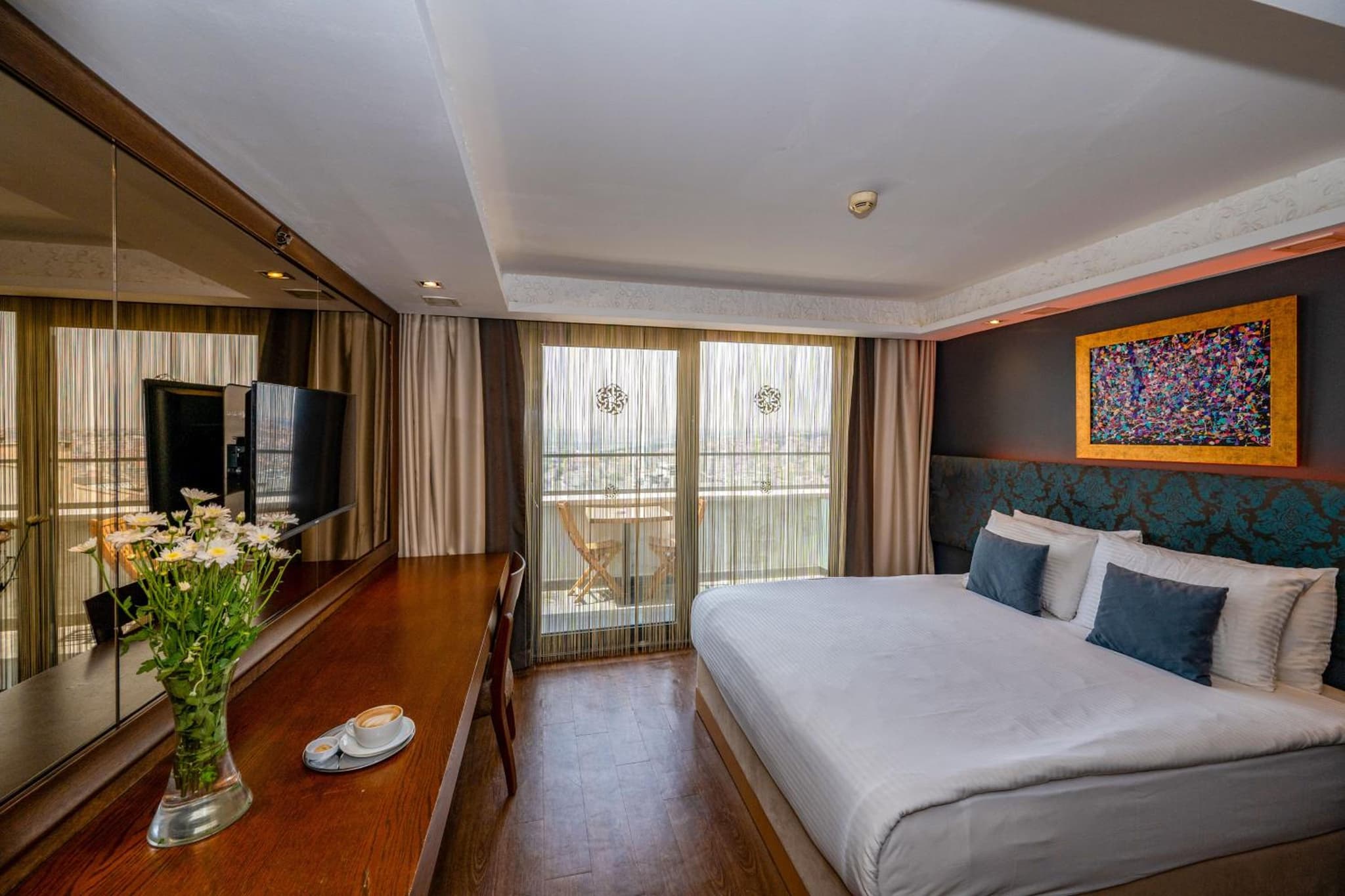 Pera Tulip Otel - Image 1